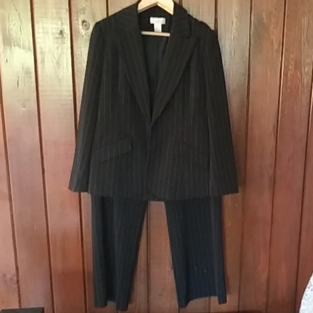 Women's 3 piece black pinstripe pantsuit size 14